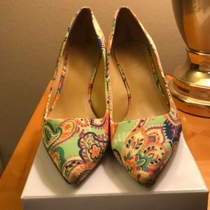 Nine West multi-color paisley pumps